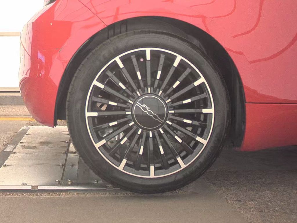 Used 2024 FIAT 500 e (RED) FWD image 5