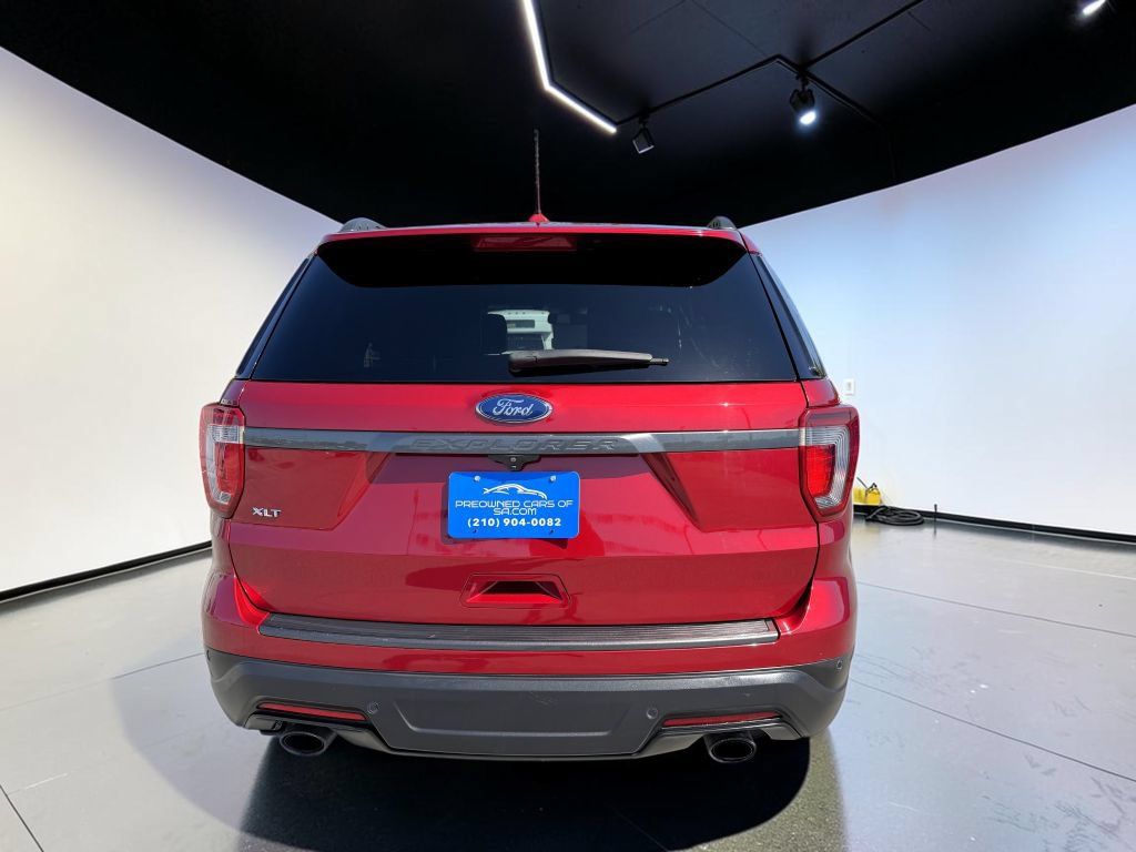 Used 2019 Ford Explorer XLT w/ Equipment Group 202A FWD image 4