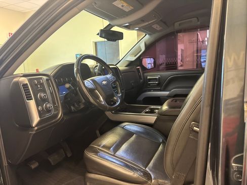 Used 2018 Chevrolet Silverado 1500 LTZ Z71 w/ LTZ Plus Package AWD/4WD image 12