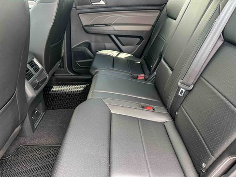Used 2023 Volkswagen Atlas Cross Sport SE FWD image 17