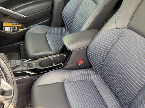 Used 2024 Toyota Corolla Cross XSE w/ Convenience Package image 2