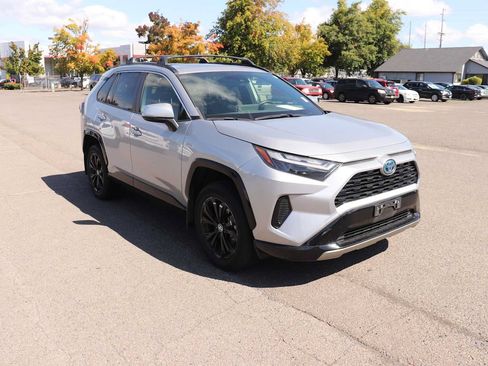 Used 2022 Toyota RAV4 SE w/ Convenience Package AWD/4WD image 3