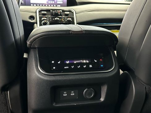 Used 2025 Nissan Armada Platinum w/ Convenience Package RWD image 22