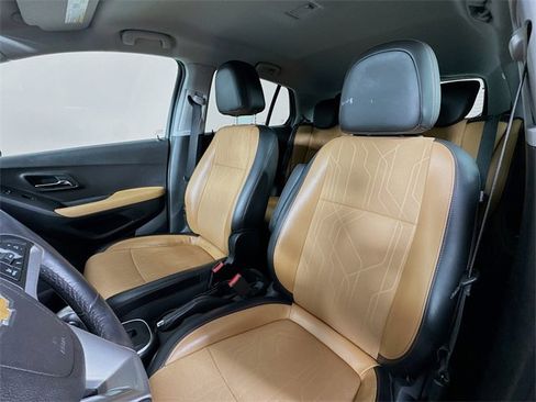 Used 2020 Chevrolet Trax LT w/ Driver Confidence Package image 11