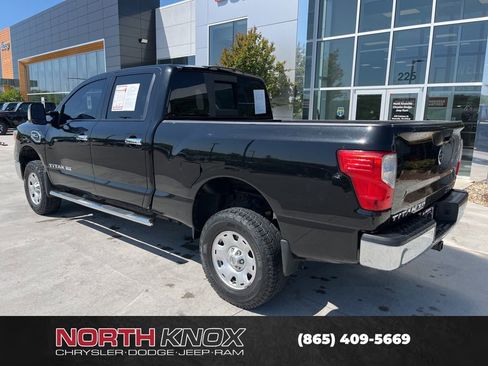 Used 2018 Nissan Titan SV AWD/4WD image 14