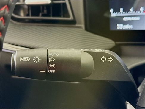 Certified 2025 Nissan Kicks SR image 14