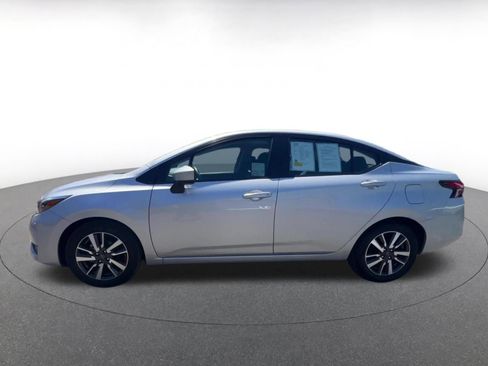 Used 2025 Nissan Versa SV FWD image 9