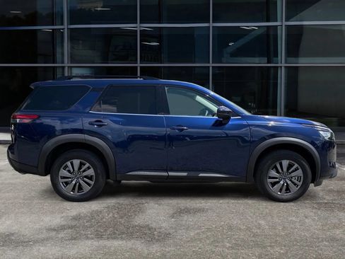 Used 2025 Nissan Pathfinder SV AWD/4WD image 2