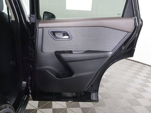 Used 2023 Nissan Rogue SV image 23