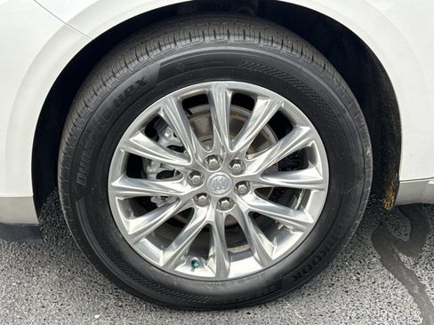 Used 2020 Buick Enclave Essence w/ LPO, Luxury Package image 18