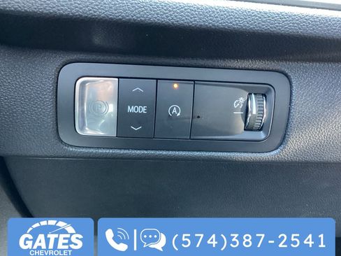 Used 2025 Chevrolet Traverse LT image 29