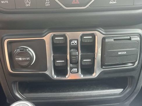 Certified 2023 Jeep Gladiator Sport AWD/4WD image 30