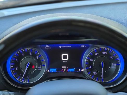 Used 2018 Chrysler 300 Limited AWD/4WD image 36