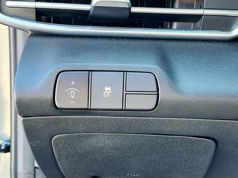 Used 2025 Hyundai Elantra Limited image 10