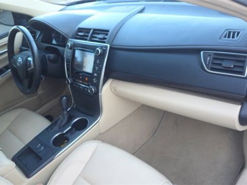 Used 2017 Toyota Camry XLE w/ Moonroof Package image 29