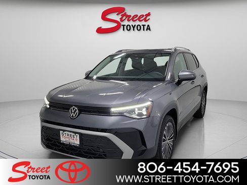 Used 2026 Volkswagen Taos SE FWD image 1