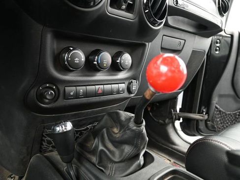 Used 2012 Jeep Wrangler Unlimited Sahara image 20