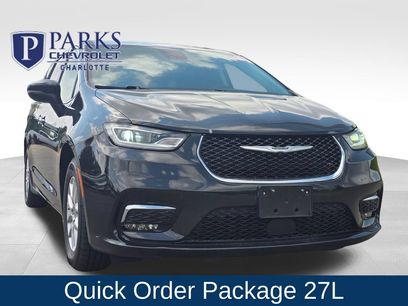Used 2023 Chrysler Pacifica Touring-L