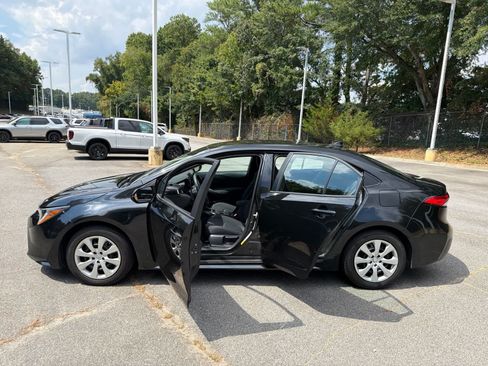 Used 2022 Toyota Corolla LE FWD image 19