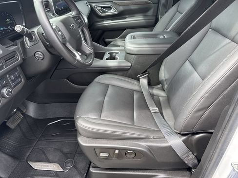Used 2022 Chevrolet Tahoe Z71 w/ Luxury Package AWD/4WD image 9