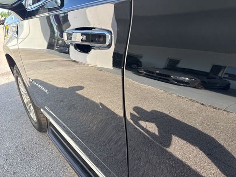 Used 2022 GMC Yukon SLT w/ SLT Luxury Package image 5