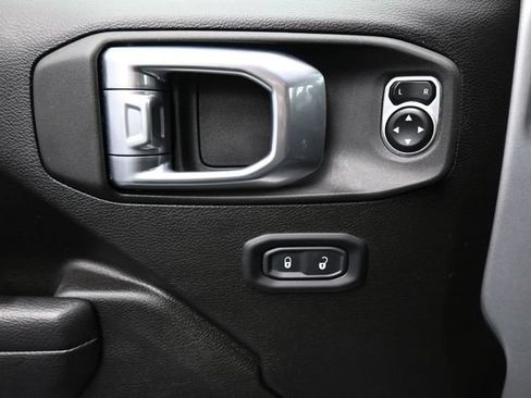 Used 2024 Jeep Gladiator Sport AWD/4WD image 11