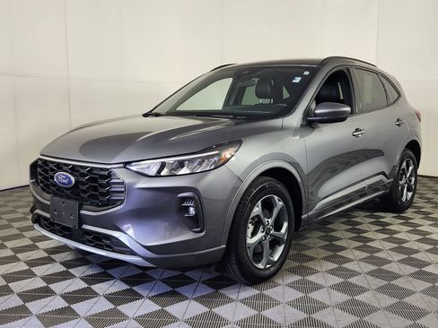 Used 2023 Ford Escape ST-Line Select w/ Tech Pack #1 AWD/4WD image 3
