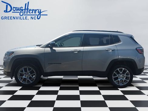 Used 2022 Jeep Compass Latitude AWD/4WD image 2
