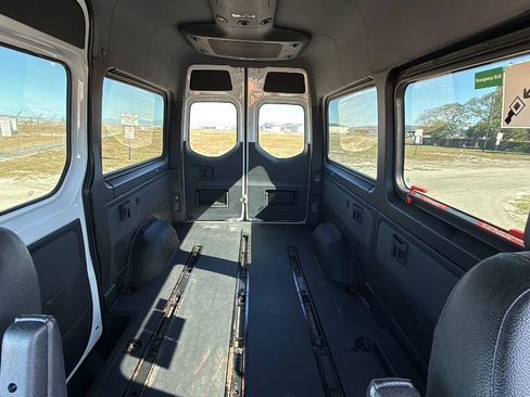 Used 2021 Mercedes-Benz Sprinter 2500 image 15