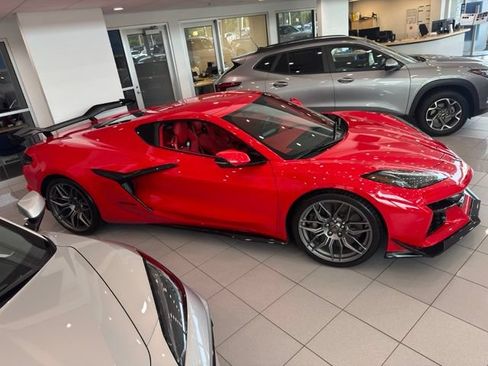 Used 2023 Chevrolet Corvette Z06 w/ Z07 Performance Package RWD image 35