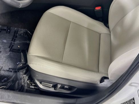 Used 2023 Toyota Prius XLE image 18