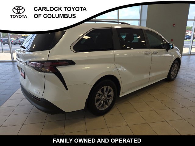 Used 2026 Toyota Sienna XLE FWD image 8