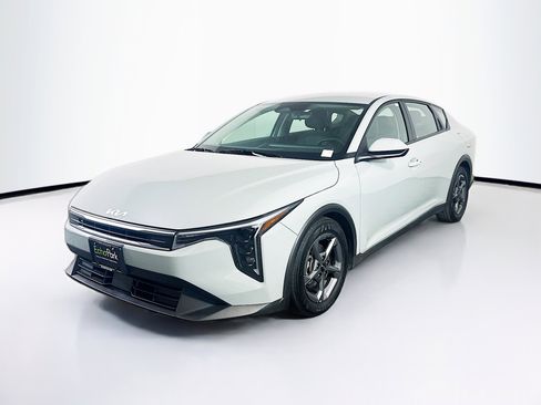 Used 2025 Kia K4 LXS image 3
