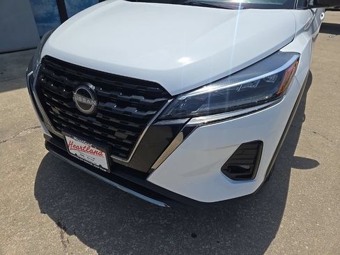 Used 2024 Nissan Kicks SR w/ SR Premium Package FWD image 20