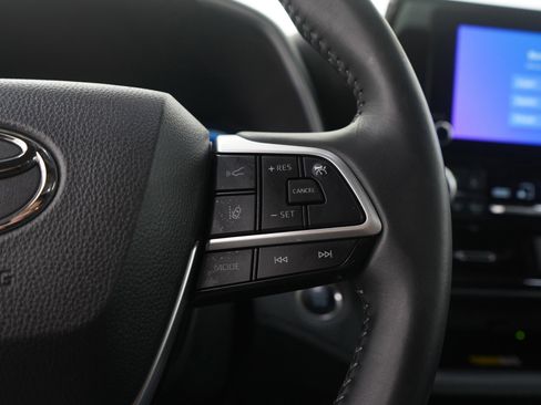 Used 2025 Toyota Highlander XSE AWD/4WD image 29