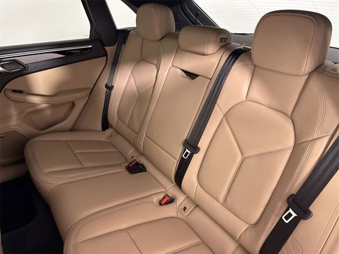 Certified 2025 Porsche Macan image 22