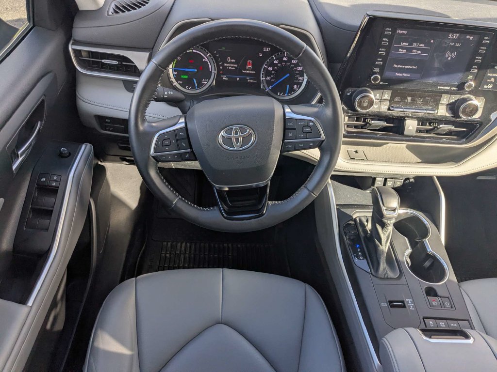 Used 2021 Toyota Highlander XLE AWD/4WD image 25