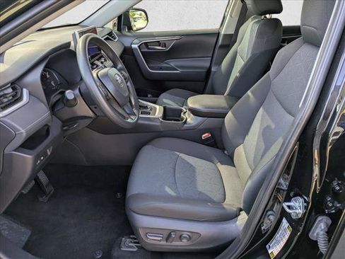 Used 2025 Toyota RAV4 XLE AWD/4WD image 16