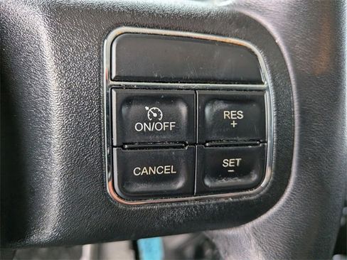 Used 2018 Jeep Wrangler Unlimited Sahara w/ Connectivity Group image 19