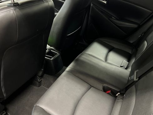 Used 2020 Toyota Yaris XLE image 11