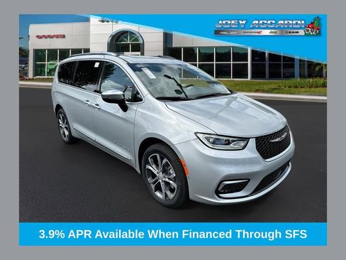 New 2026 Chrysler Pacifica Pinnacle image 1