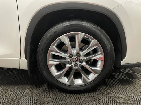 Used 2020 Toyota Highlander Limited image 20