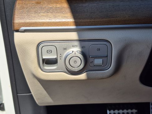 Used 2023 Mercedes-Benz GLS 450 4MATIC image 32