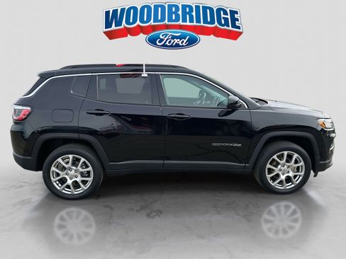 Used 2022 Jeep Compass Latitude image 3