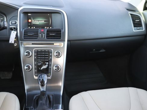 Used 2016 Volvo XC60 T6 Platinum w/ Climate Package image 15