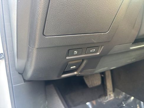 Certified 2025 Lexus ES 300h w/ Premium Package image 16