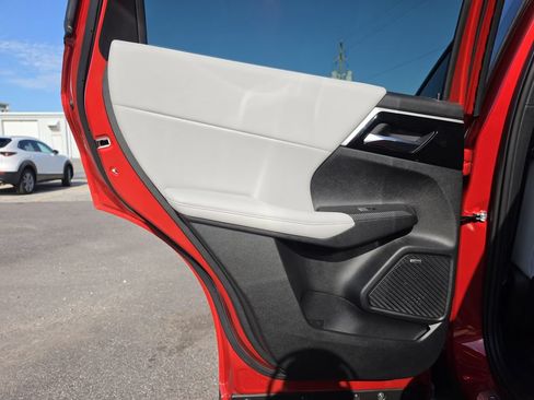 Used 2025 Mitsubishi Outlander SE FWD image 14