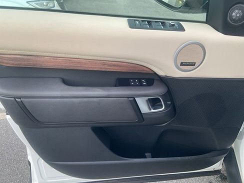 Used 2019 Land Rover Discovery HSE image 28