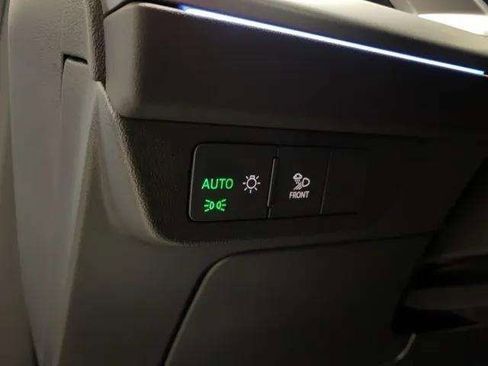 Used 2024 Audi Q4 e-tron Prestige image 35