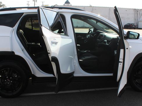 Used 2024 GMC Terrain AT4 image 12